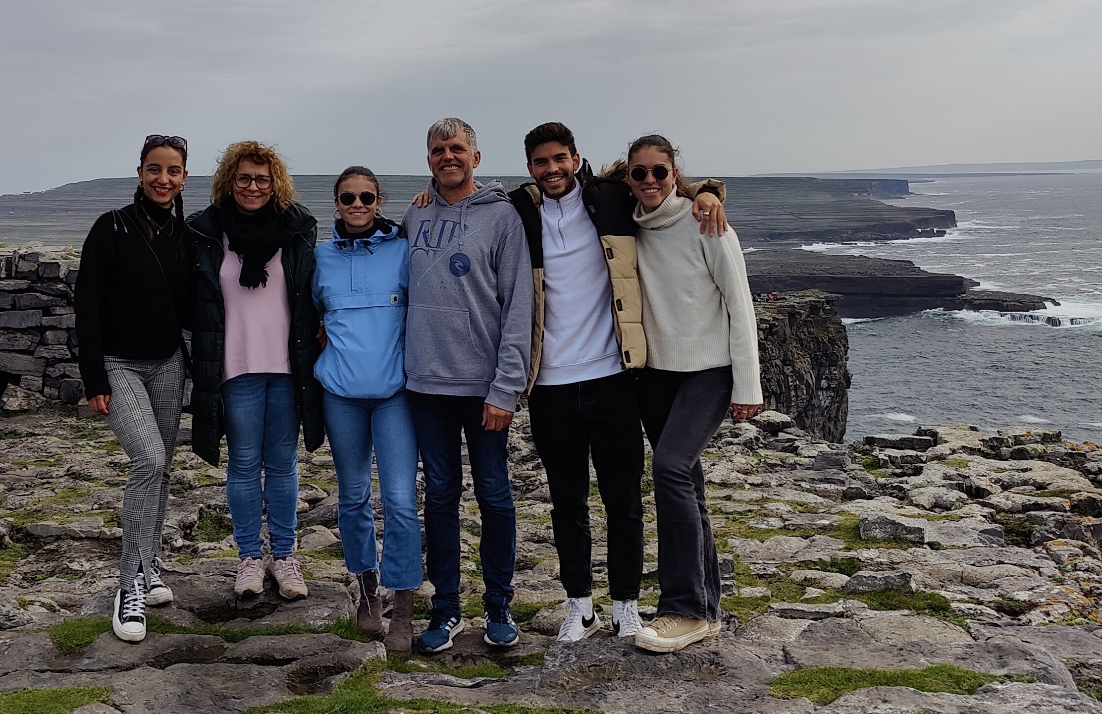 Descripción de la imagen, por ejemplo: Vista de paisaje en Irlanda